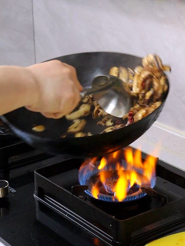 简单的香菇炒肉,你和饭店做出来的只差了这一点……