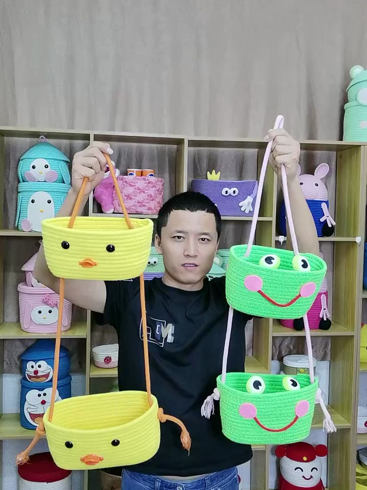 两个小黄鸡可爱不可爱