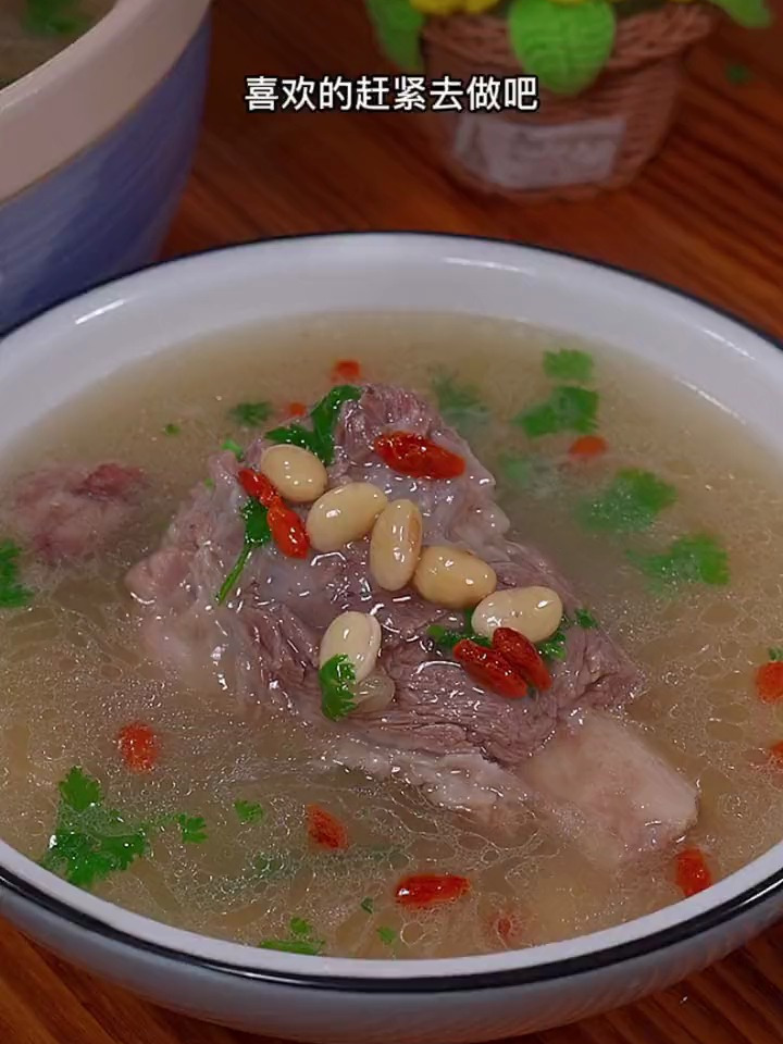 鲜美可口的黄豆炖大骨