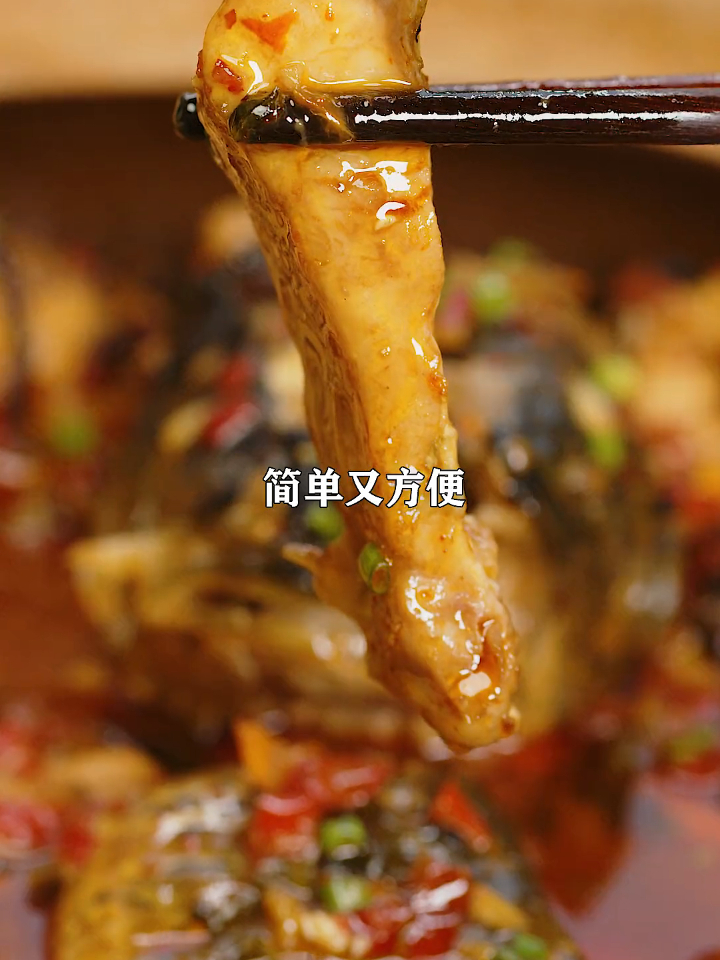 湖南特色的紫苏砂锅鱼几分钟就可以做好