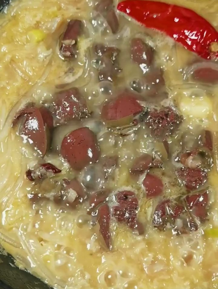 家庭美食 猪肉酸菜炖血肠