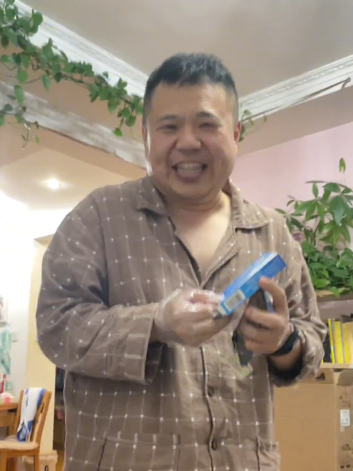 老公能有什么坏心思呢,只要Q没丢就行