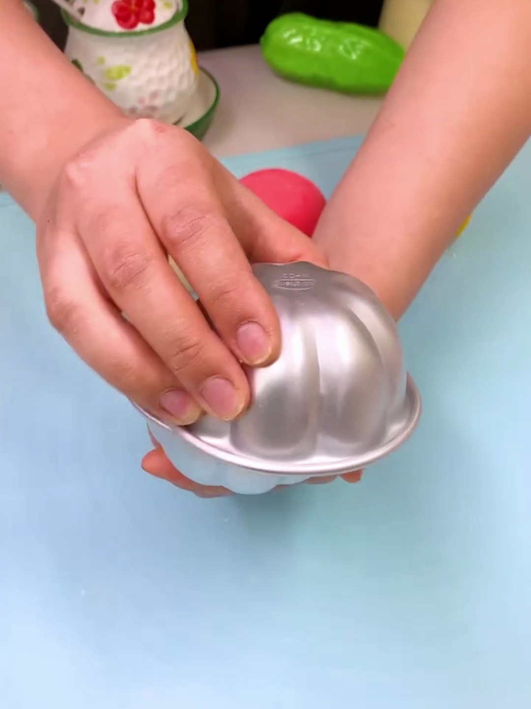 蒸馒头蒸包子一定要用这个包子模具,一按一磕就好了