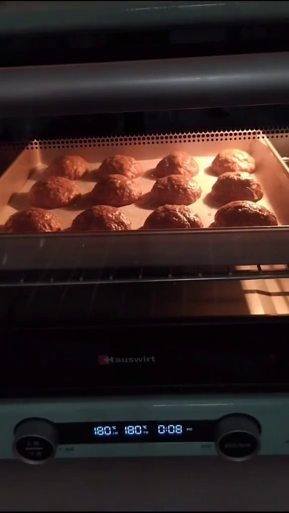 巧克力燕麦球饼干做法,既有巧克力的香醇,又有燕麦的饱腹感,赶