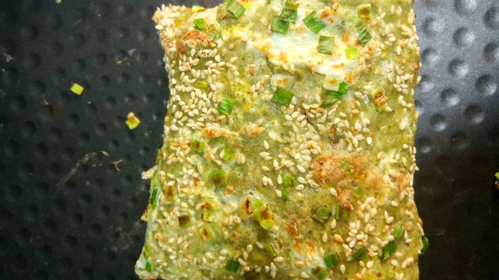 煎饼果子,纯绿豆制作,饼皮柔软,制作简单用料少