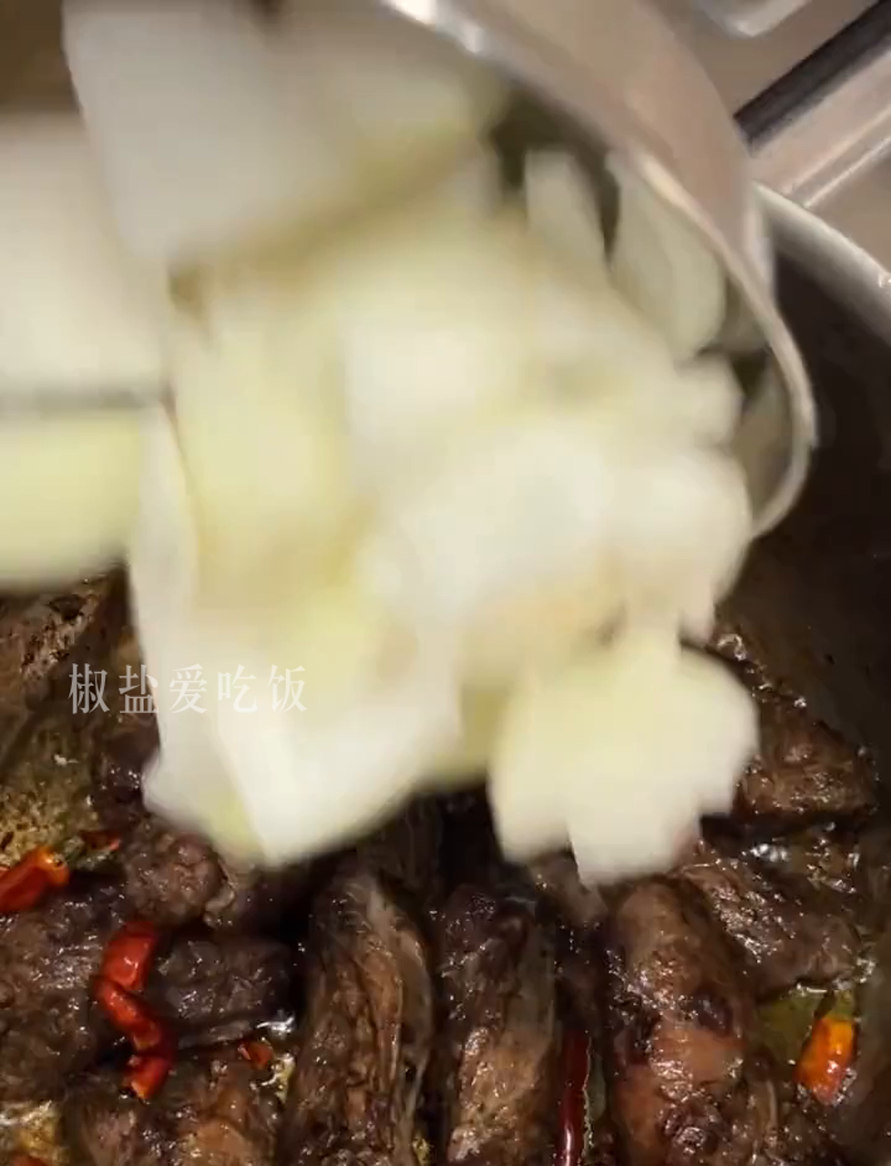 牛肉嫩滑+番茄爆汁!这盖饭香到舔盘!