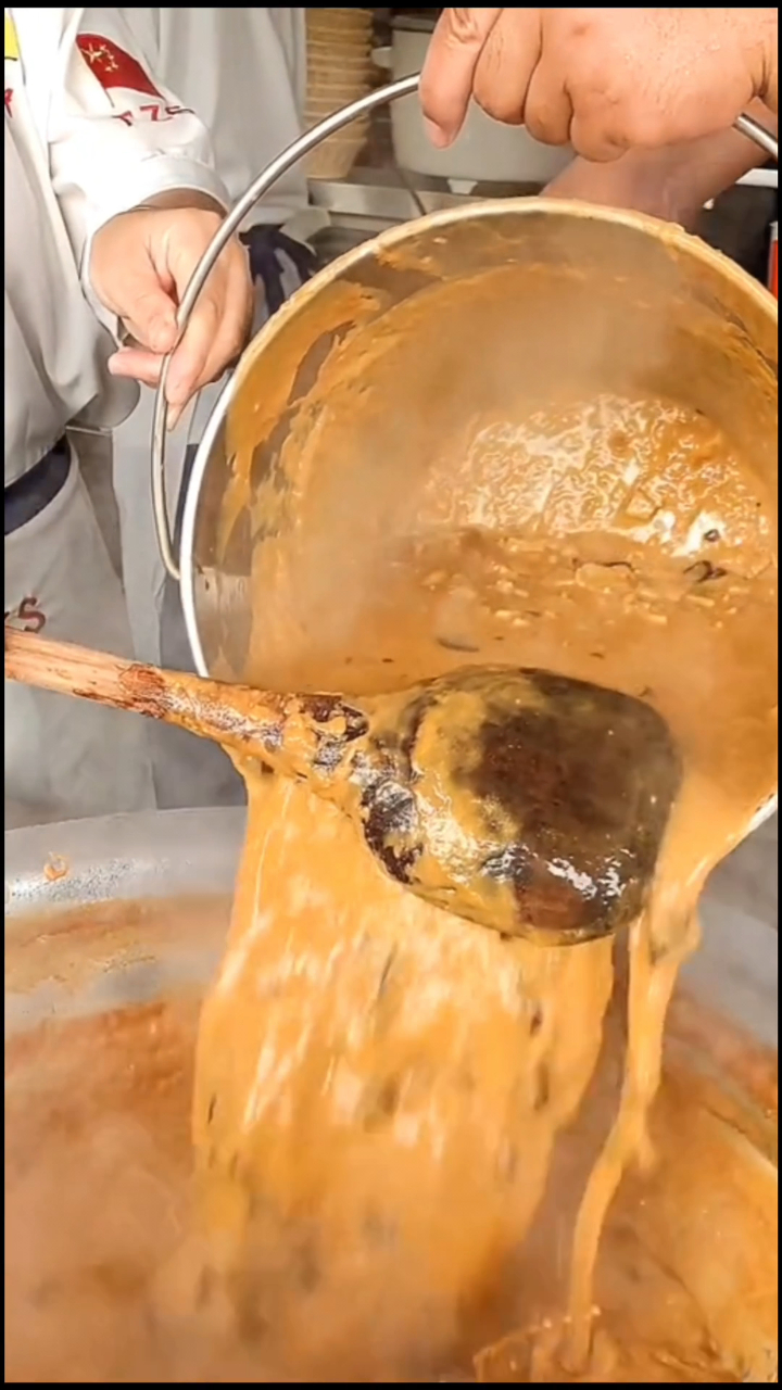 河南胡辣汤扛把子,方中山老板娘坐镇,每锅汤都要亲自品尝才能卖