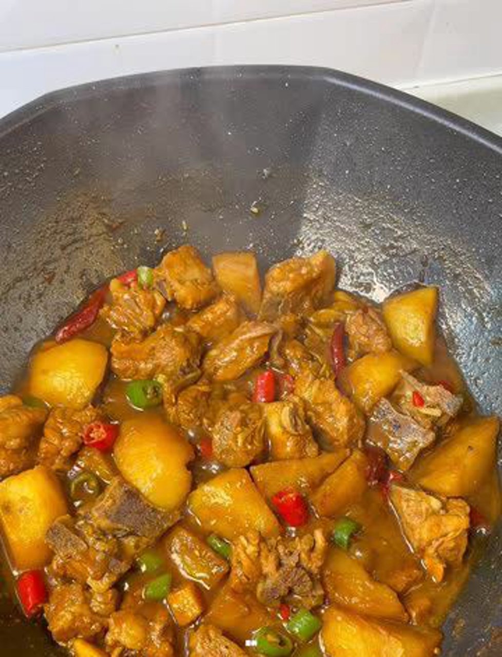 土豆炖排骨,家常美味,香喷喷!