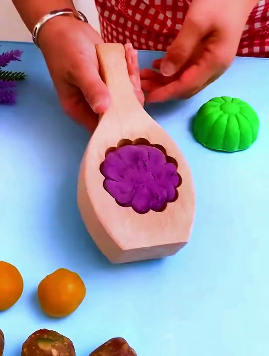 彩泥手工:彩泥月饼彩泥包子