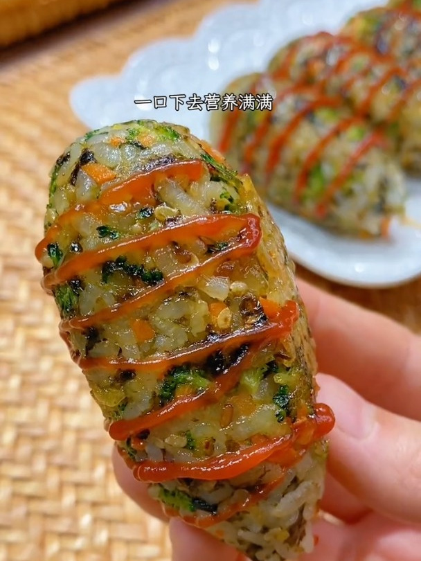 孩子爱吃的虾仁海苔饭团