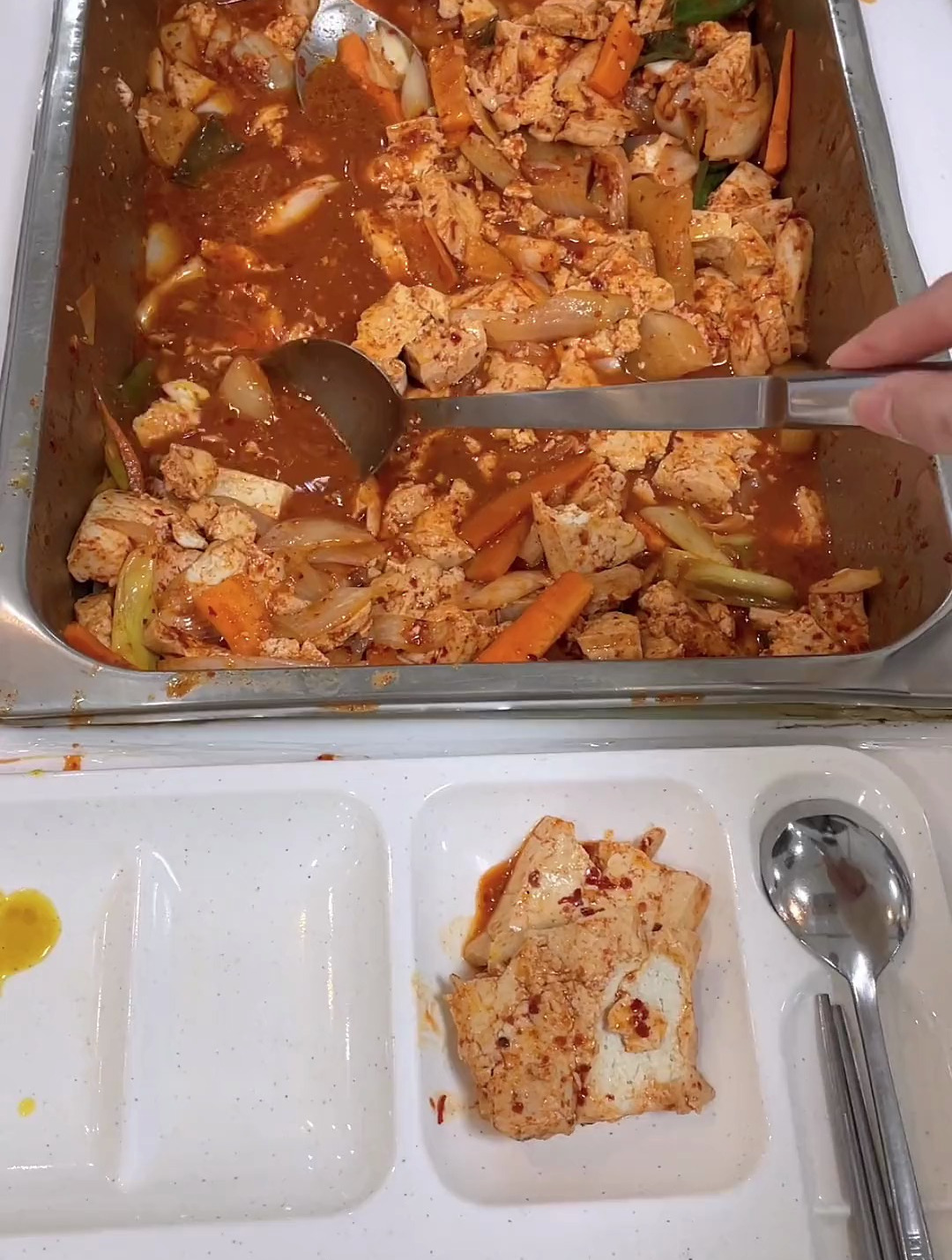 来吃韩国大学食堂的午餐了