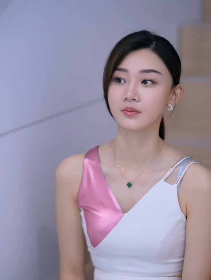 女生还是肚子上有点肉肉更可爱