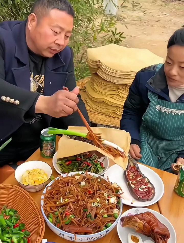 好吃又实惠的山东全麦大煎饼!麦香十足有嚼劲!卷啥菜都好吃~