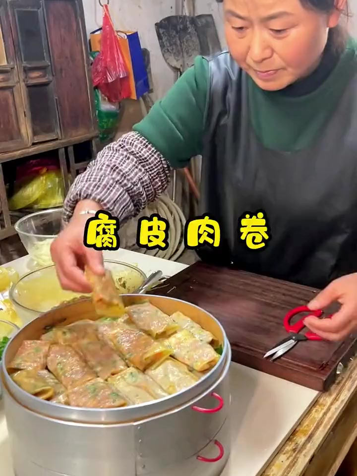 买回来的莲藕做成莲藕腐皮肉卷这么好吃,做法简单,外焦里嫩