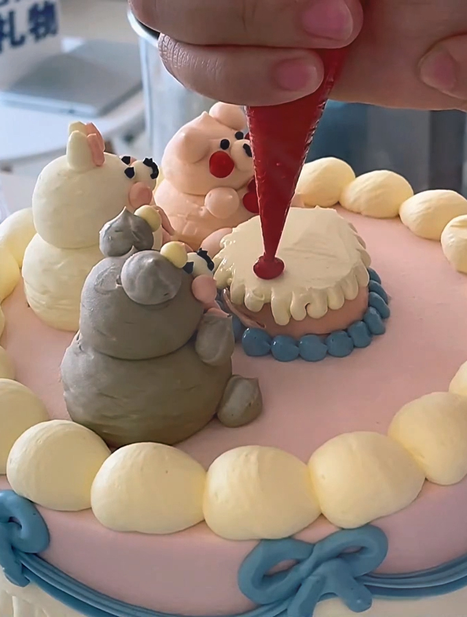 沉浸式做蛋糕,各种复古小动物,小猪,小兔,小熊,我都喜欢!