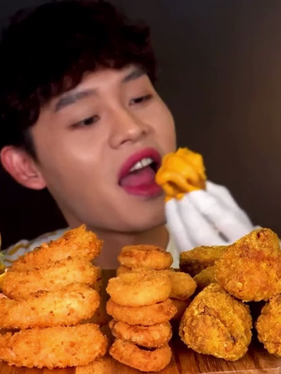 汉堡王华勃配洋葱圈鸡翅MuKBang ~!