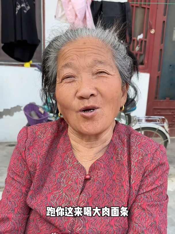 赵楠今天在家做的滕州大肉面皮,大肉煮的肥而不腻,入口即化