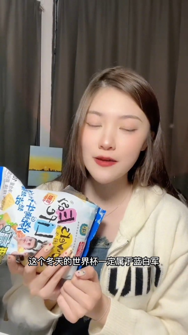 看球赛,吃盼盼麦香鸡味块!一起拼痛快赢 世界杯 零食推荐