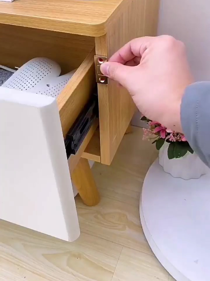 家里关不上的各种柜门,可以用上这个磁吸贴,简单安装,省心省力
