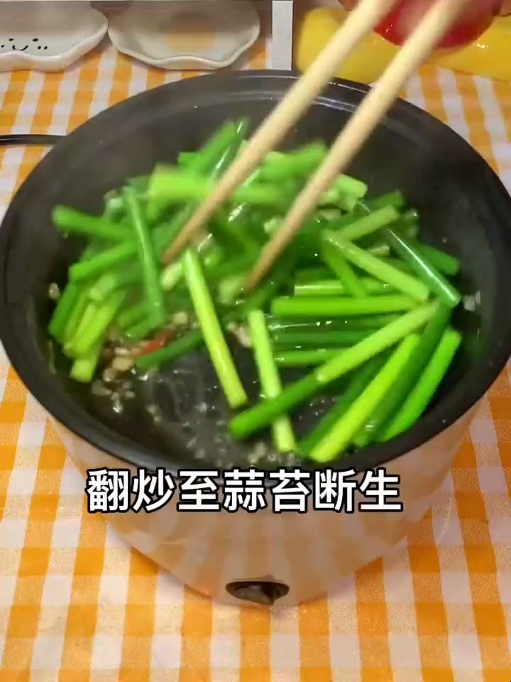 蒜薹炒腊肠这样做太下饭了,我能吃两大碗饭