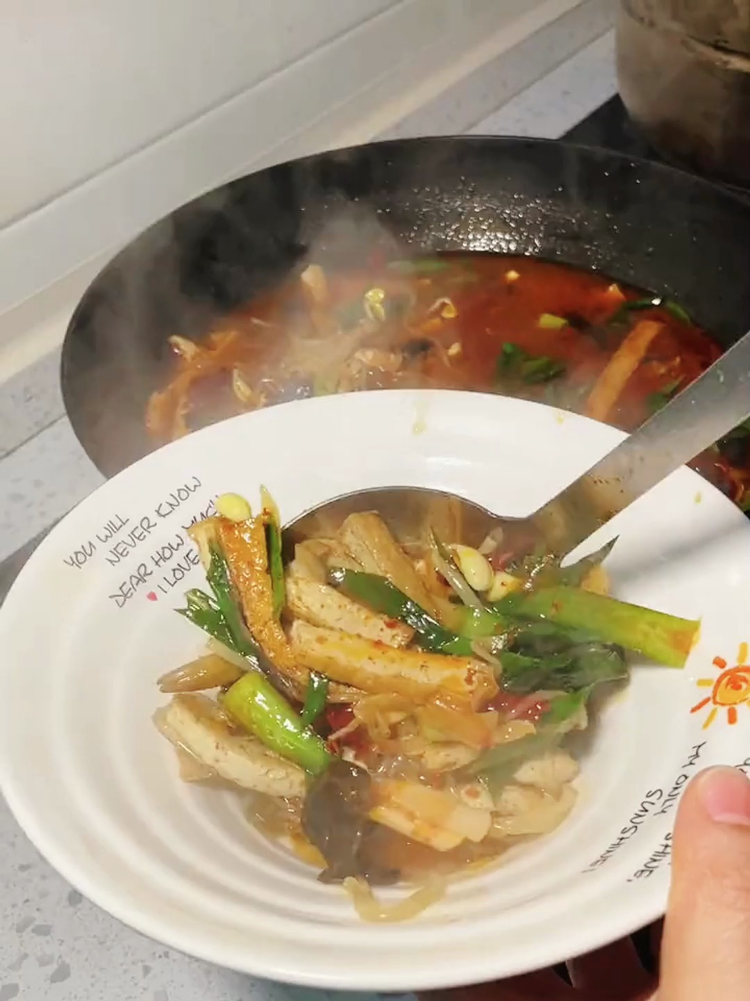 寒风凛凛不知道吃什么的时候就来试试这个豆腐丝烩菜吧!