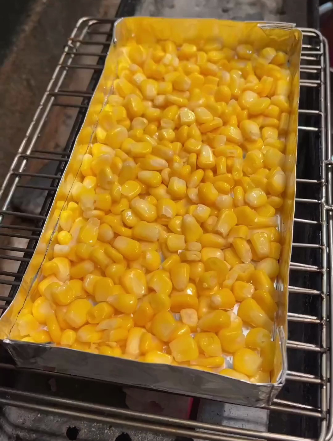 锡纸芝士玉米粒教程,奶香味十足,这么做那是相当的好吃