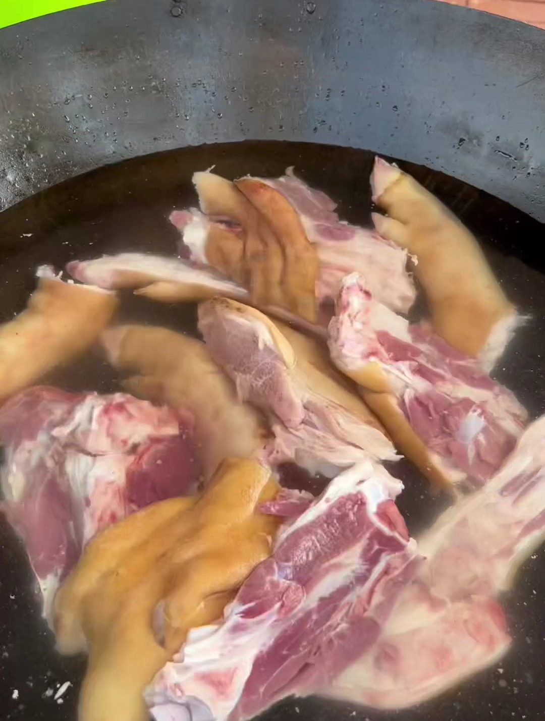 猪脚你会像我这样做吗?配上当季节的板栗色香味都有