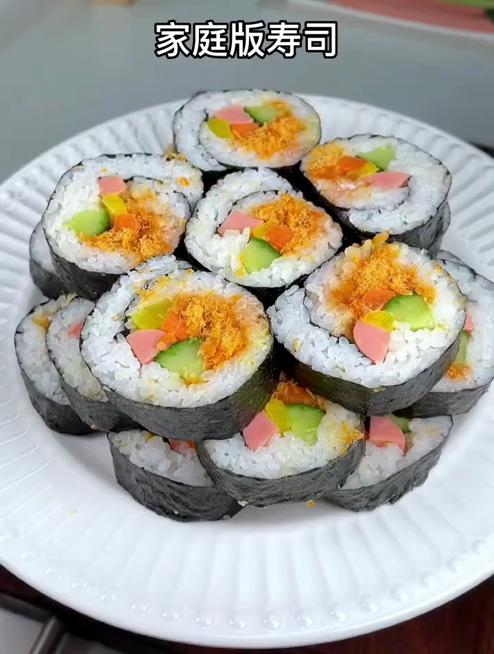 在家给孩子做了寿司,简单美味还干净,姐弟俩很开心!