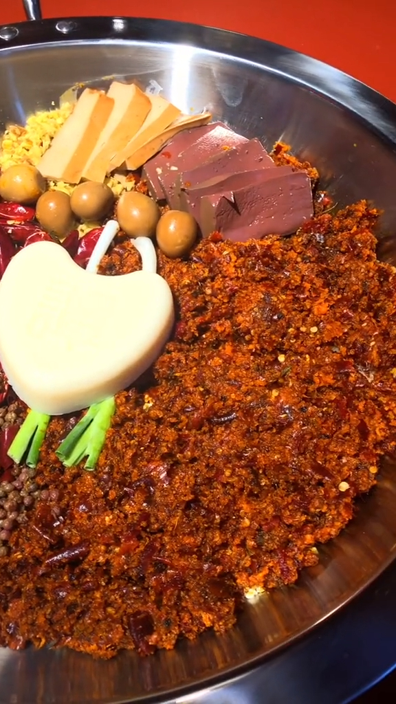 让李现都上头的网红火锅店来温州啦!必点鸭血、午餐肉～