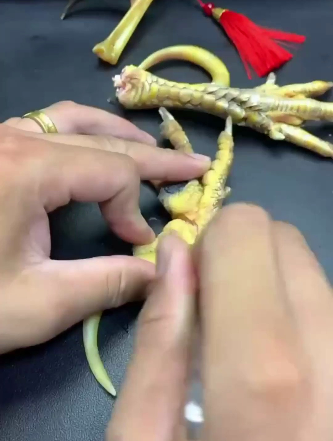 手艺匠人文玩鸡爪