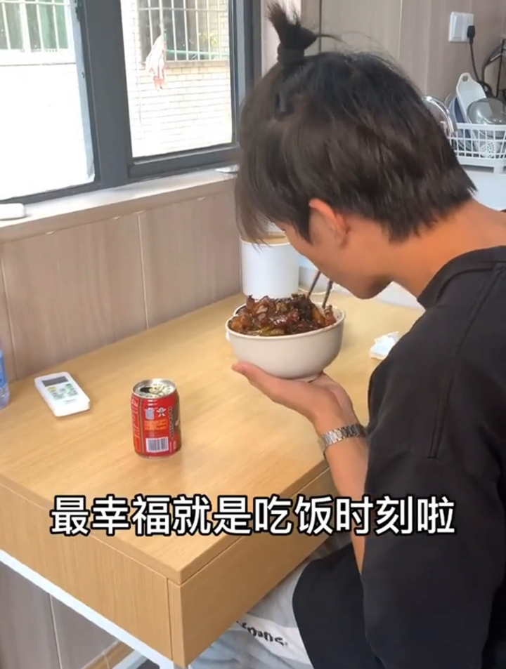 33酸菜卤肉饭真的很好吃