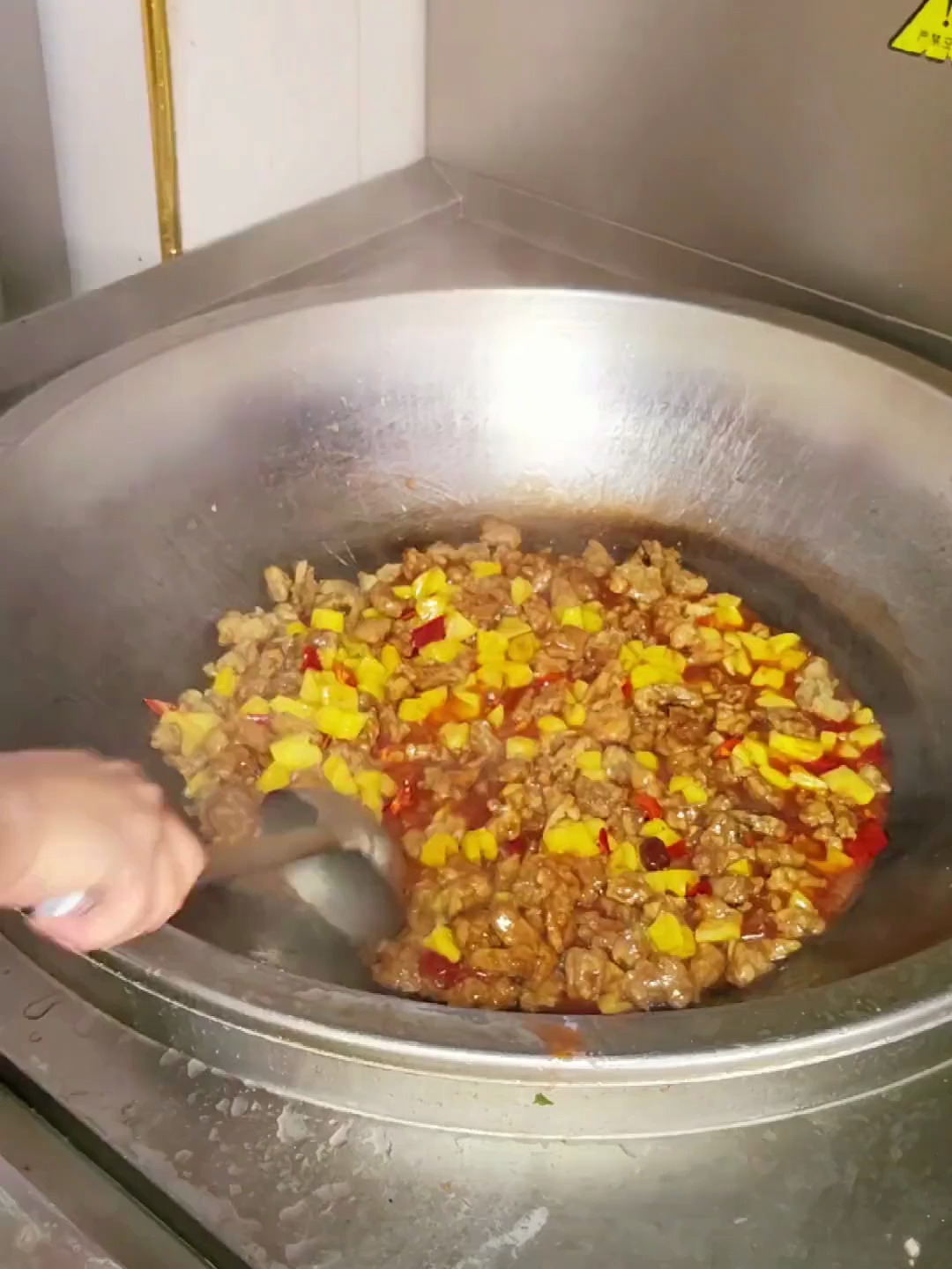 工厂食堂8元一餐,又来了,今日菜单,土豆炖肉!