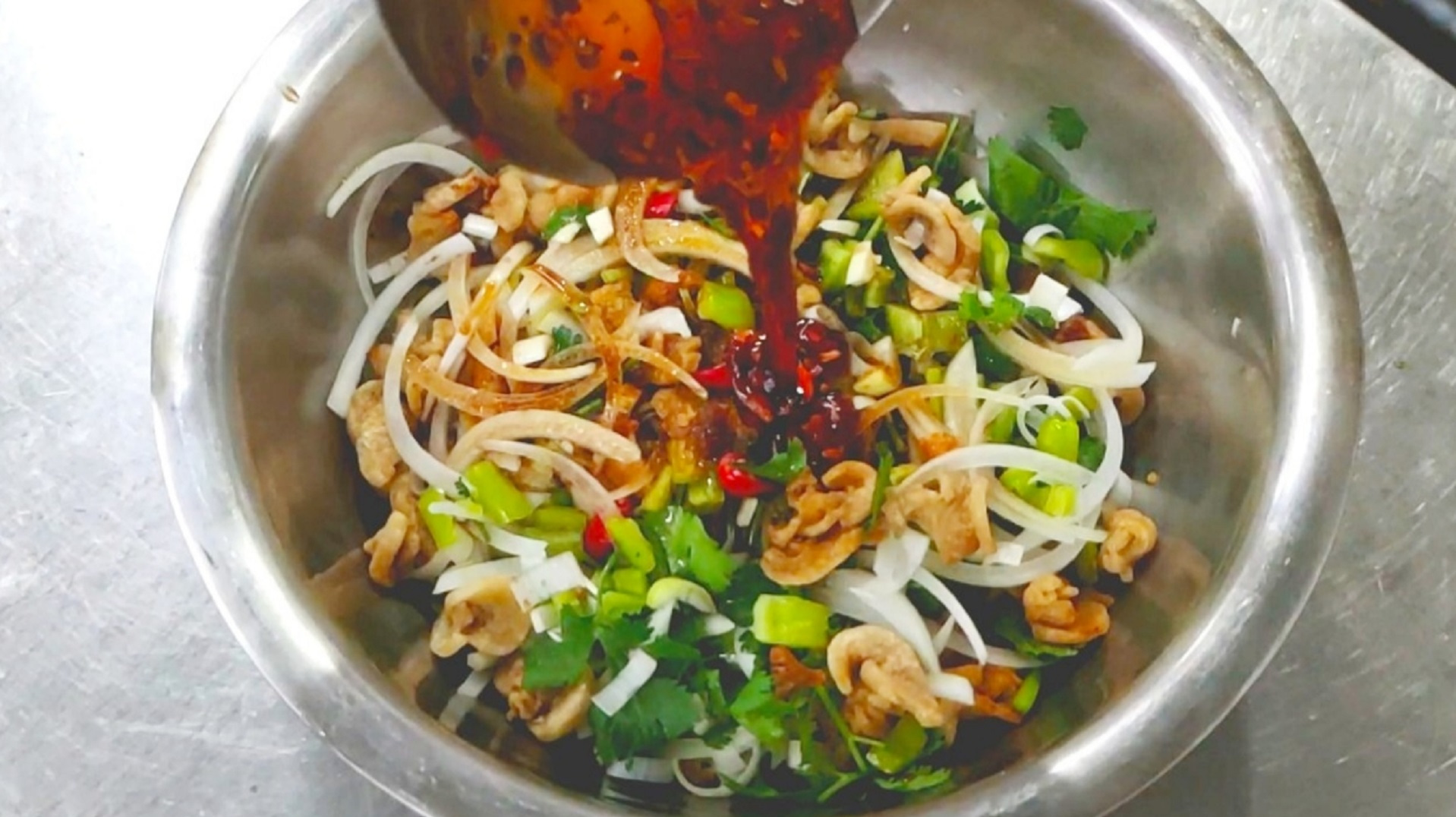 酒店大厨教你:猪油渣最过瘾吃法,鲜香爽脆不油腻,上桌瞬间扫光