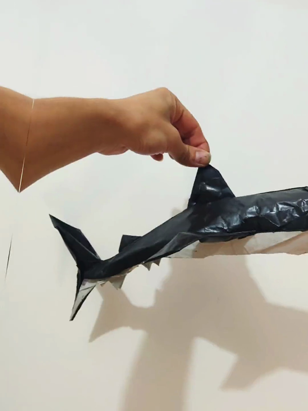 折纸鲨鱼 75厘米双色纸 折制时间忘记了 应该有七八个小时