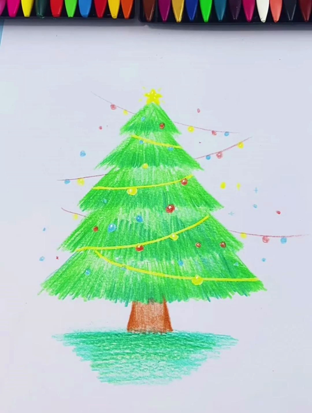 简笔画圣诞树:简单好看的彩色圣诞树简笔画教程