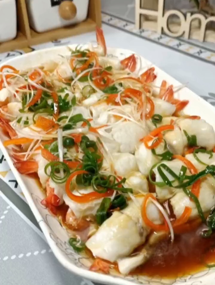 家里请家客,清蒸鱼是我最拿手的菜,每次上桌两分钟抢完