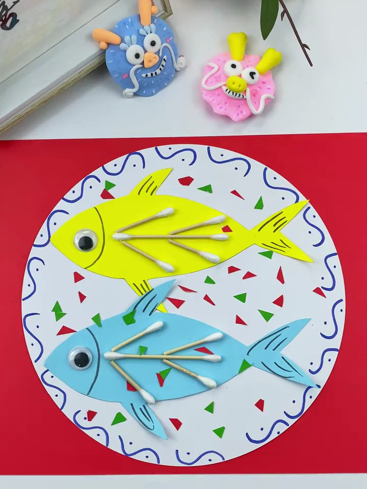 新年喜庆手工画《年年有余》,假期一起亲子互动吧,幼儿园手工