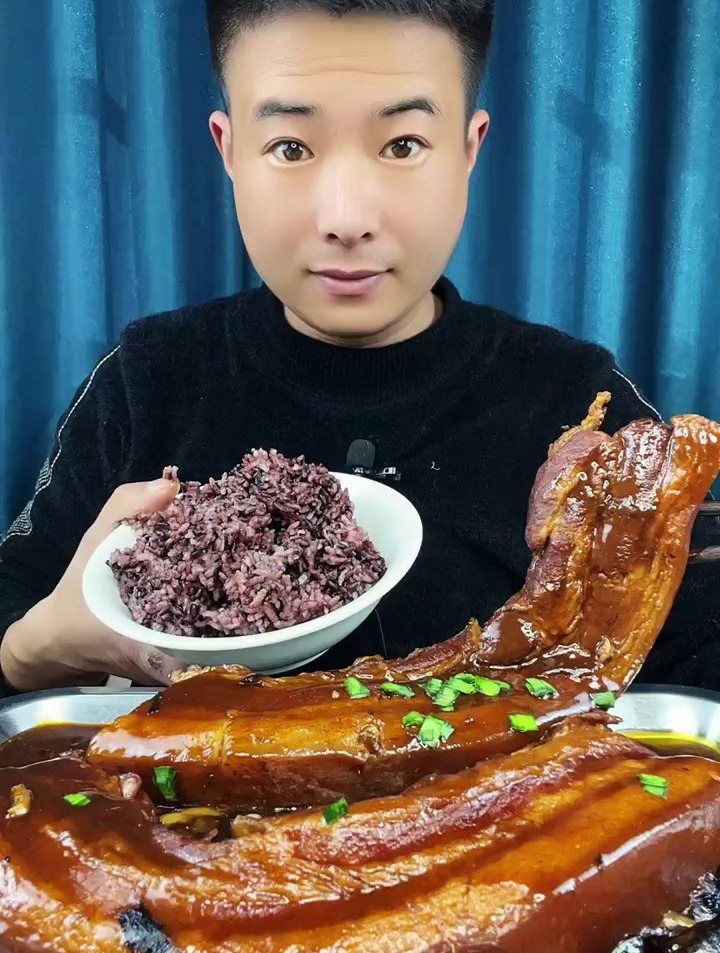 今天吃黄焖酱五花肉还有酱茄子,家人们你们今天吃什么?