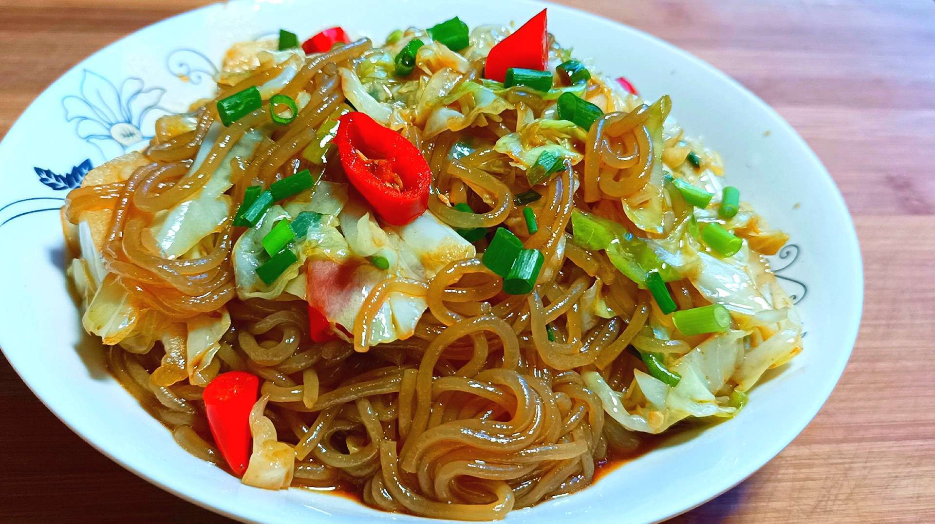 这才是包菜炒粉条的正确做法,以前都做错了,难怪粉条又坨又粘锅