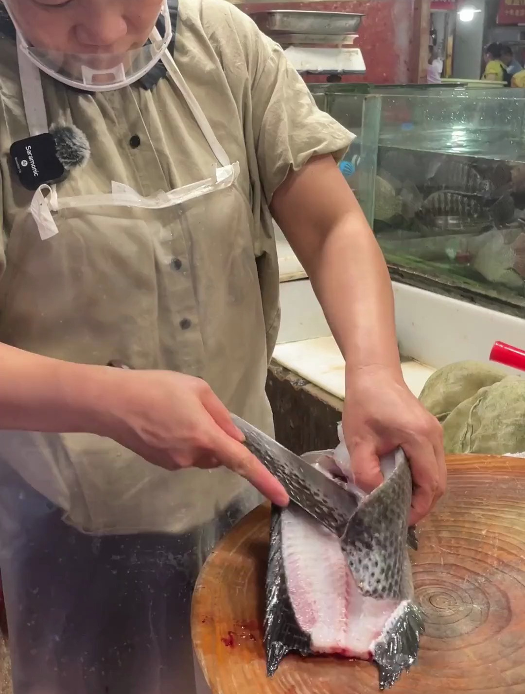 改花刀切鱼扣,鱼生会有不一样的口感