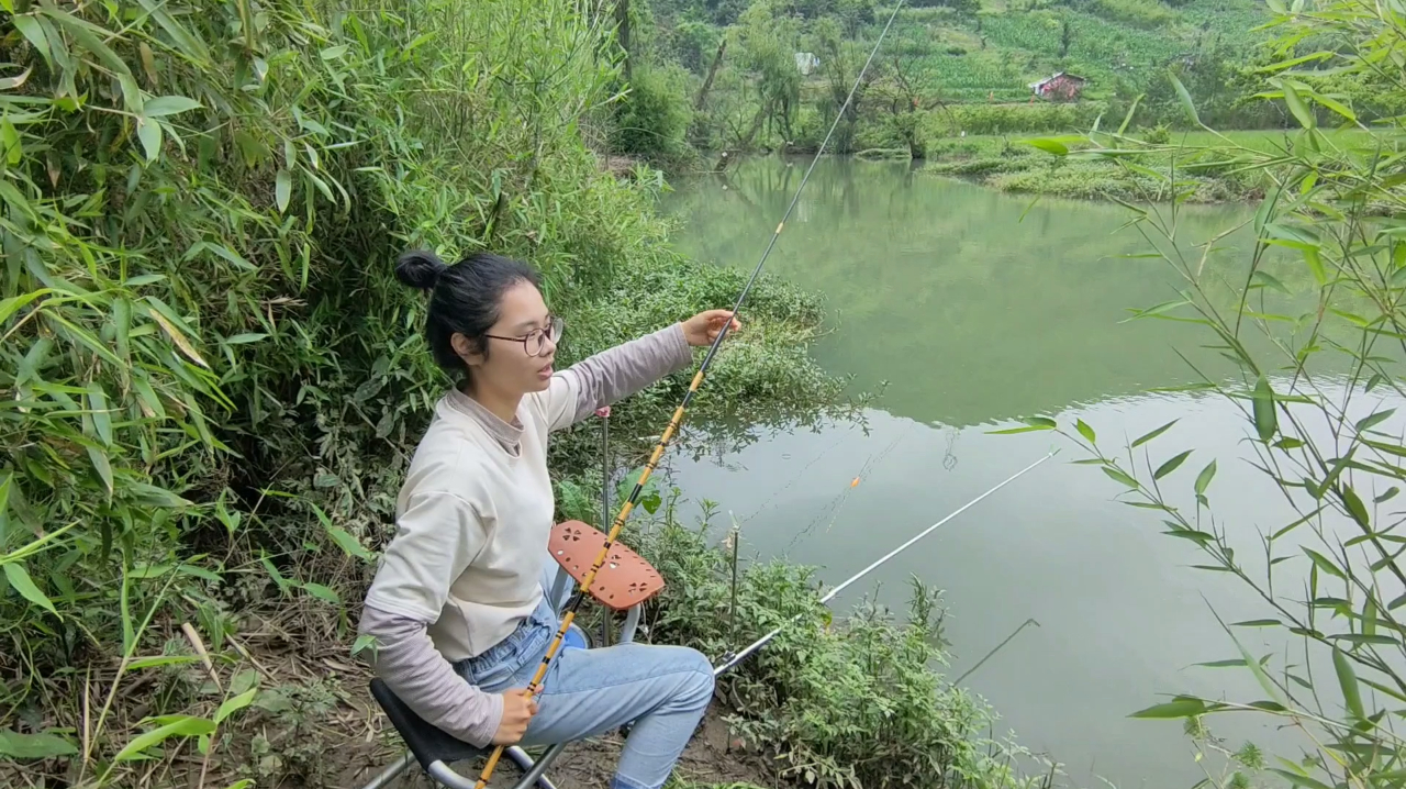 好多地方绝种了的马口鱼,妹子却如何能在野河沟里双飞中鱼