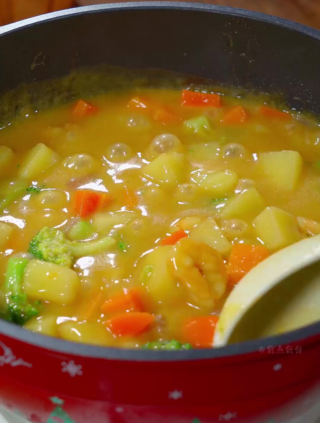 咖喱虾仁饭,孩子们爱吃,做法还特别简单,每次孩子都能吃光盘