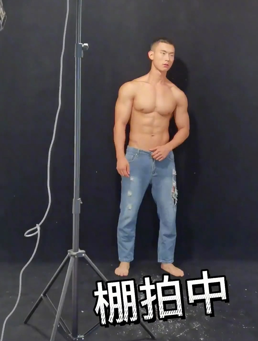 带你看肌肉男拍照片,第一次看这么多幕后福利