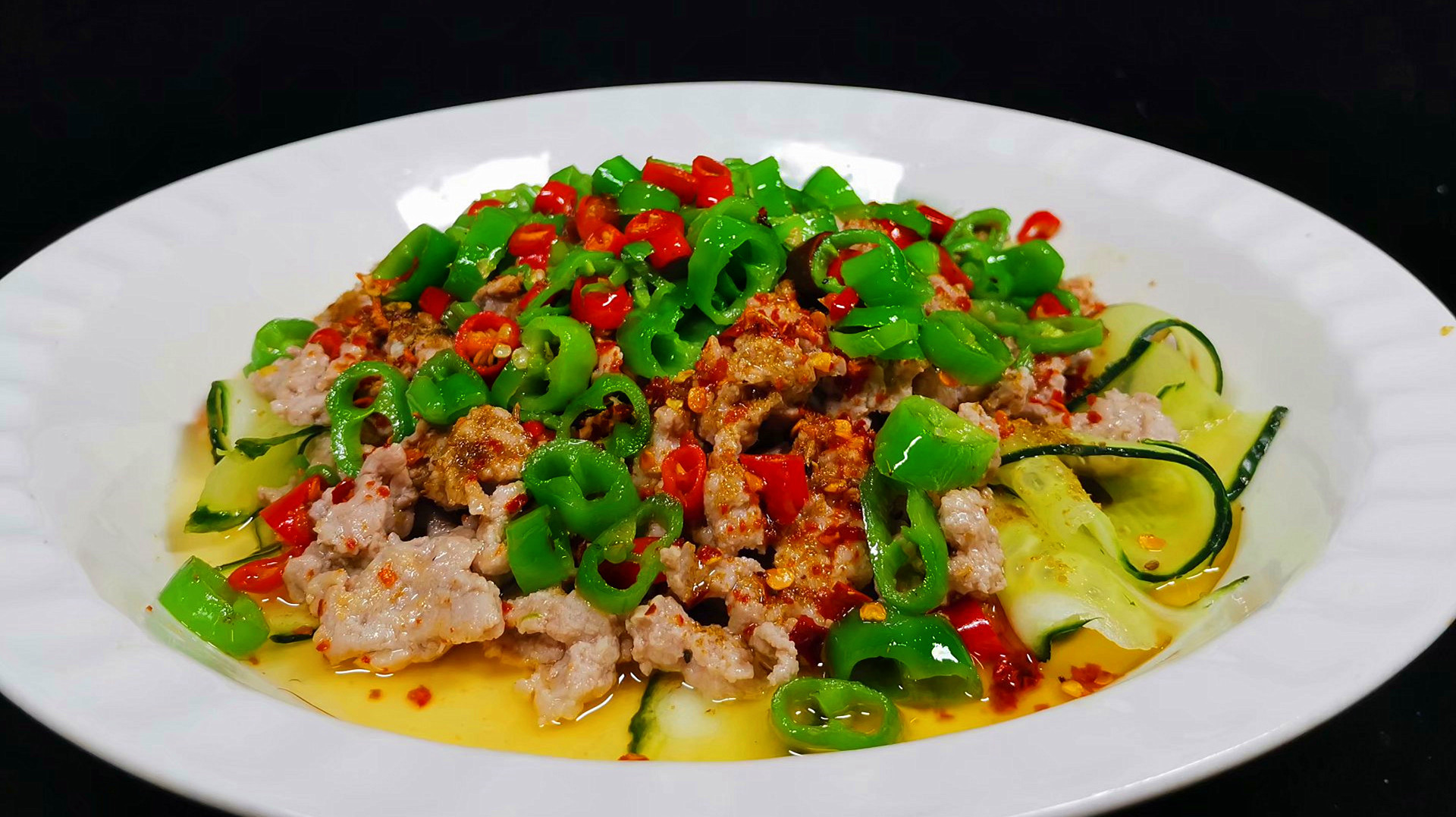 今日分享:鲜椒嫩肉,吃肉新方法特别清爽,简单一煮就能出大餐
