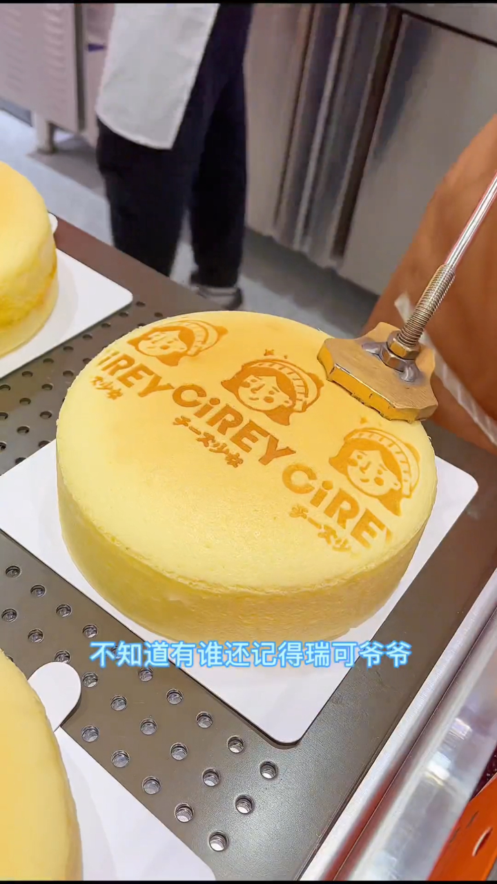 外地要排队几小时才能买到的芝士蛋糕来蚌埠银泰6楼啦!