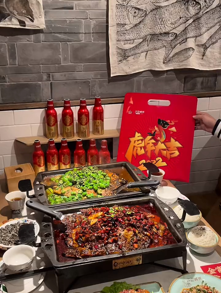 打卡烤鱼届扛把子,江边城外烤全鱼,怪味烤鱼太好吃了