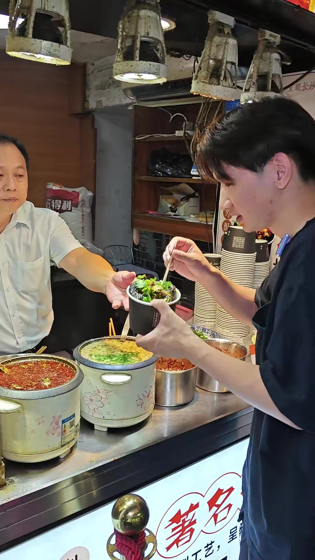 江汉路找到一家地道长沙臭豆腐~