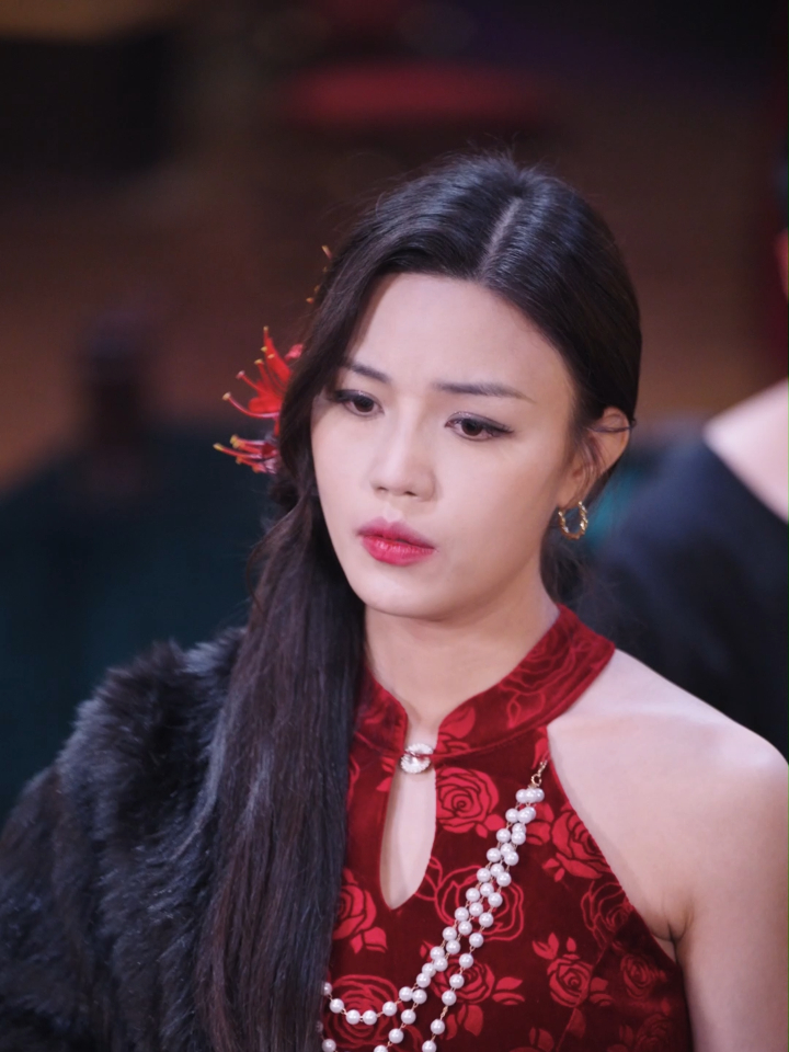 他亲手刻下'汉奸'碑文,却在百年监控里藏了无数份情书 22