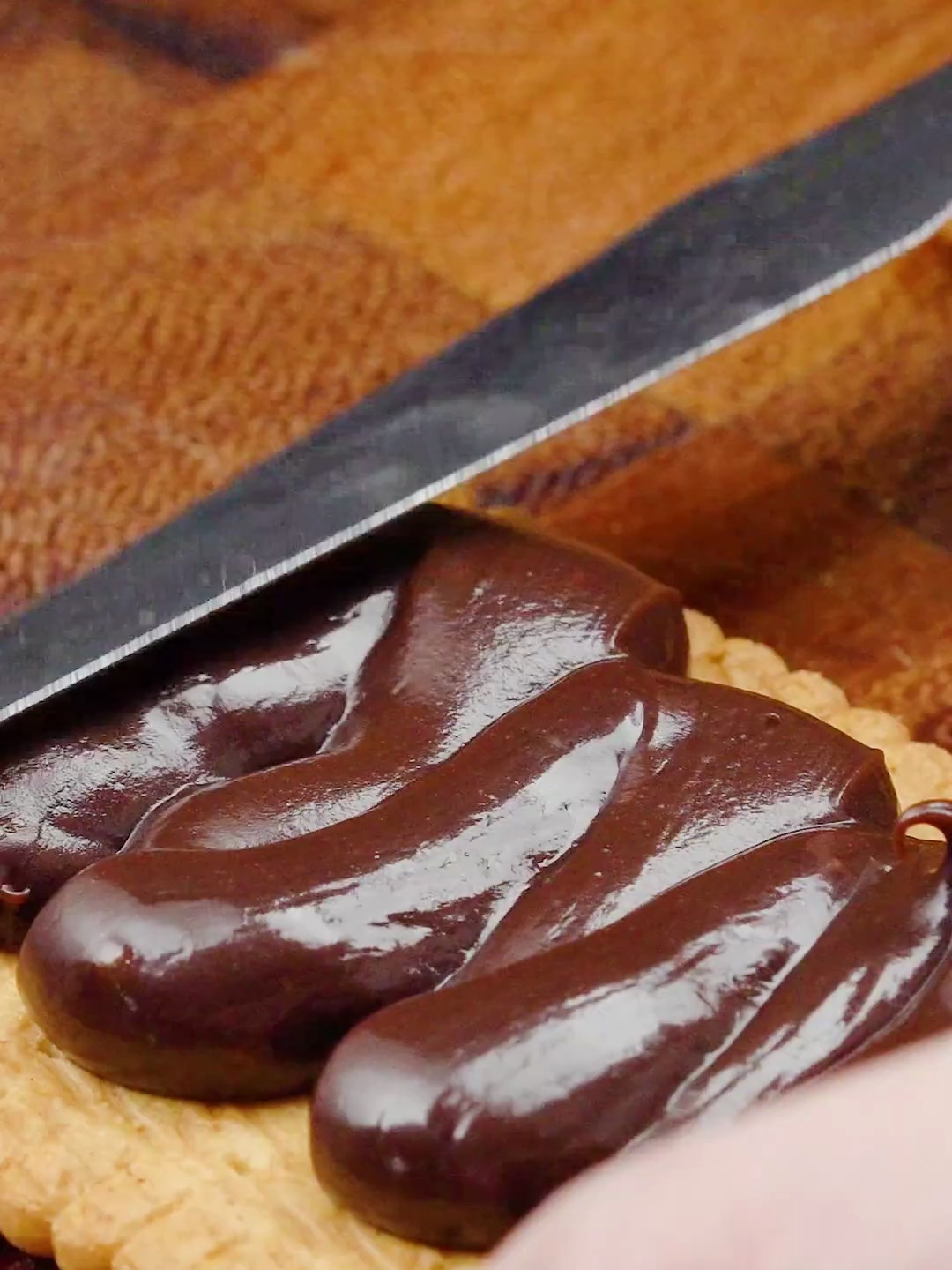 制作巧克力生日蛋糕