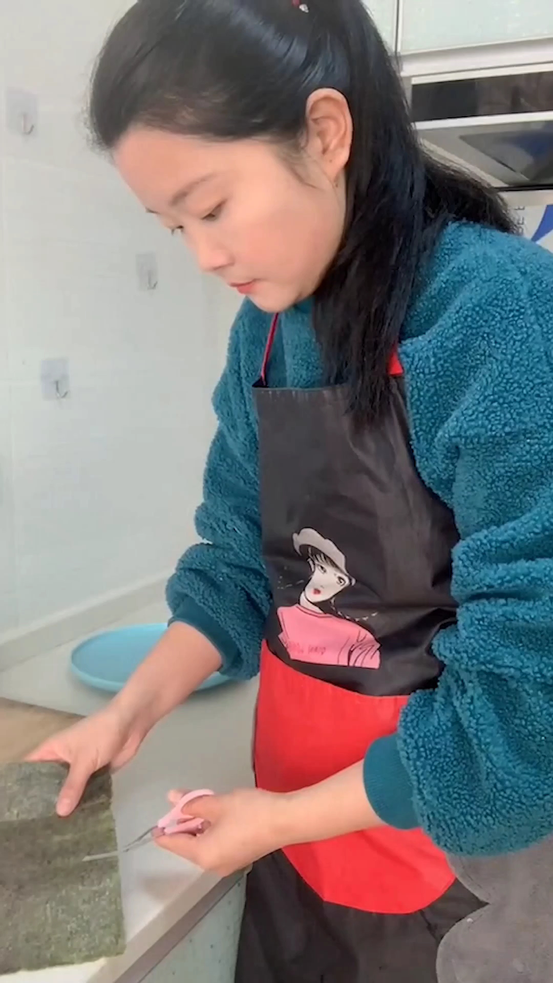 鄂州妈妈把各种食材变成卡通人物或可爱的画作,让吃便当成为母子间最美好的记忆。